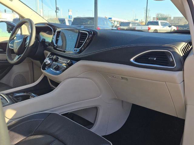 Used 2024 Chrysler Pacifica Limited image 8