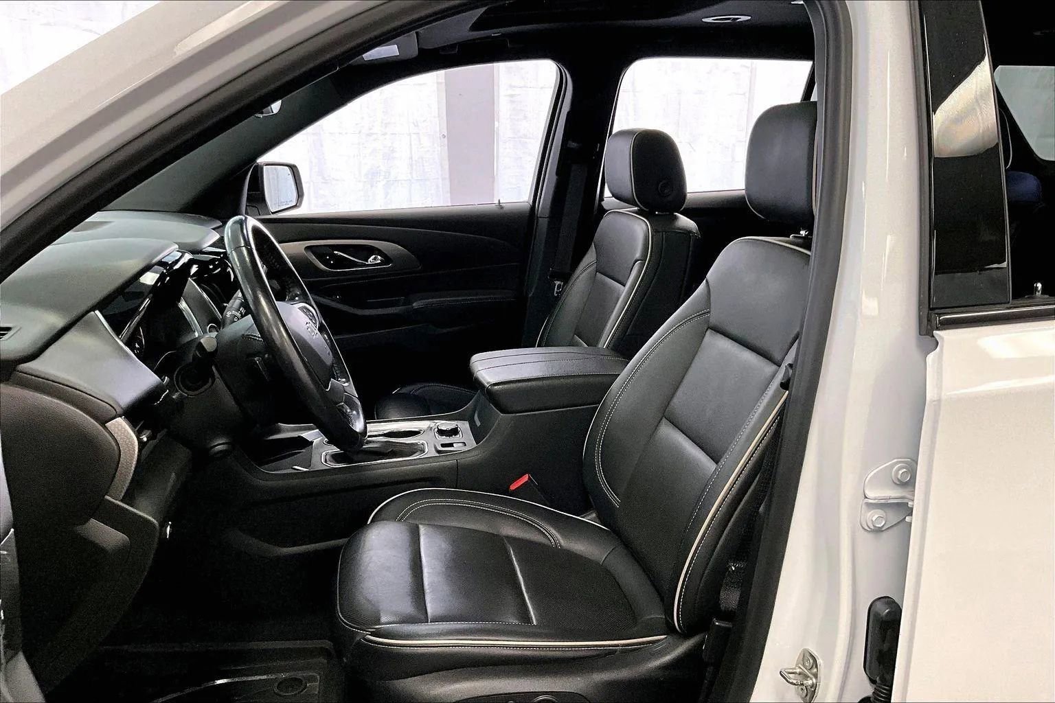 Used 2022 Chevrolet Traverse Premier w/ Redline Edition image 24