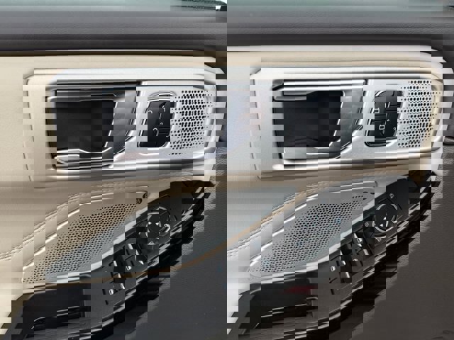 Certified 2024 Ford Explorer Platinum w/ Technology Package image 21