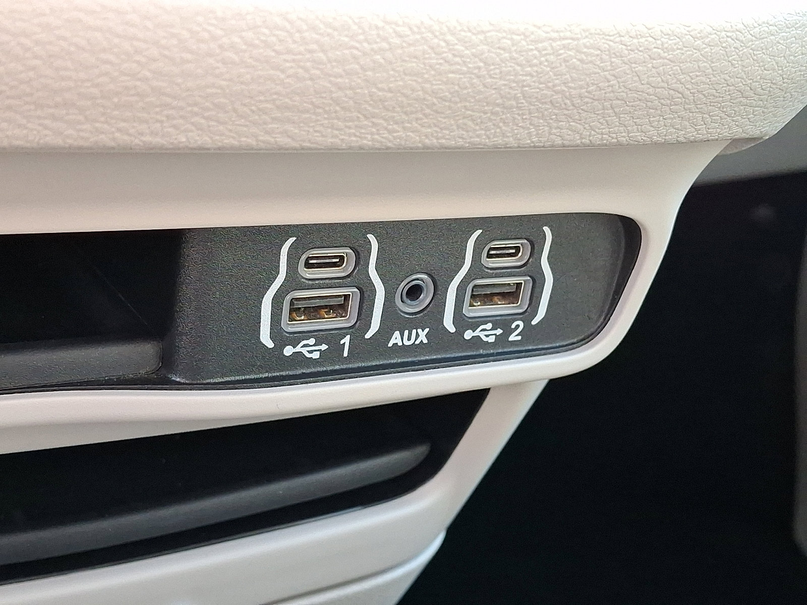 Used 2024 Chrysler Pacifica Touring-L FWD image 29