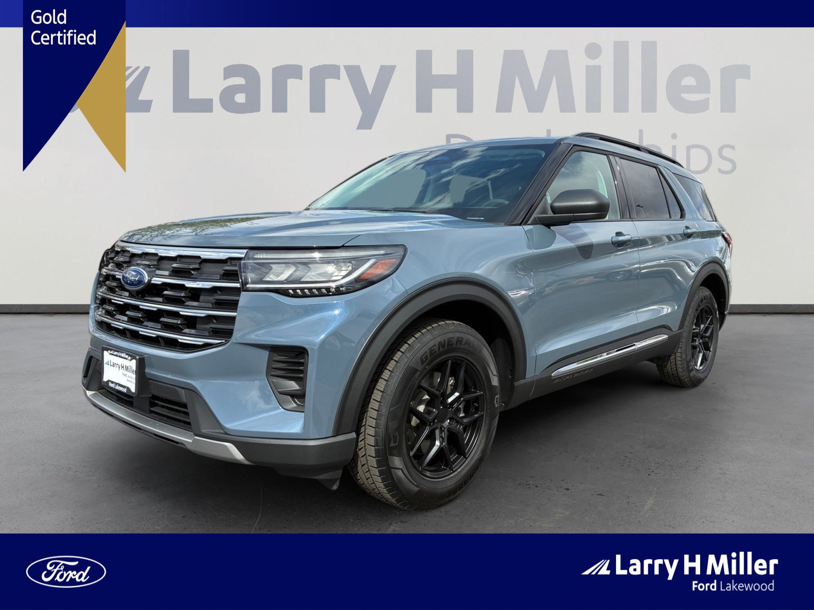 Certified 2025 Ford Explorer Active AWD/4WD image 1
