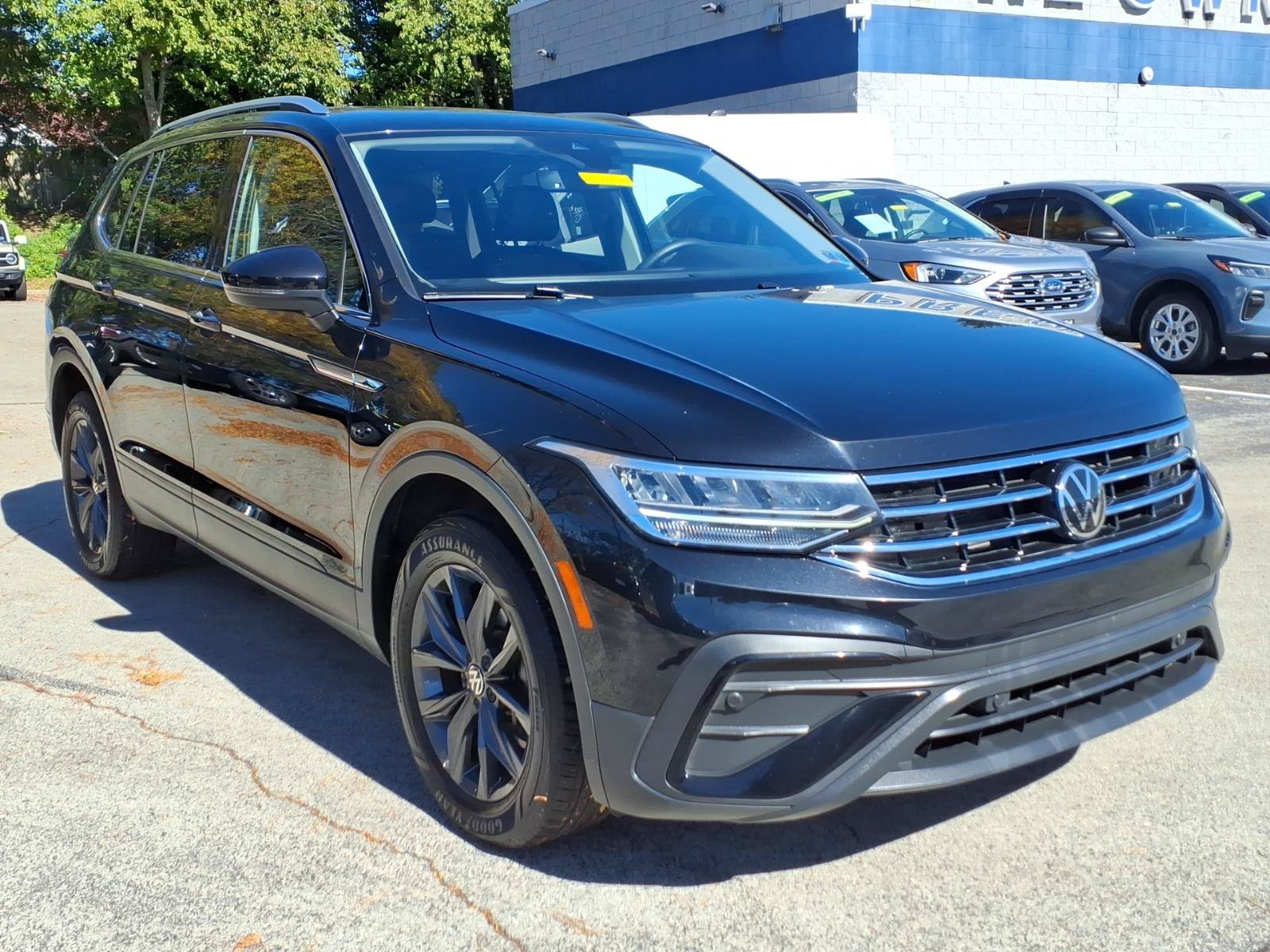 Used 2022 Volkswagen Tiguan SE AWD/4WD image 1