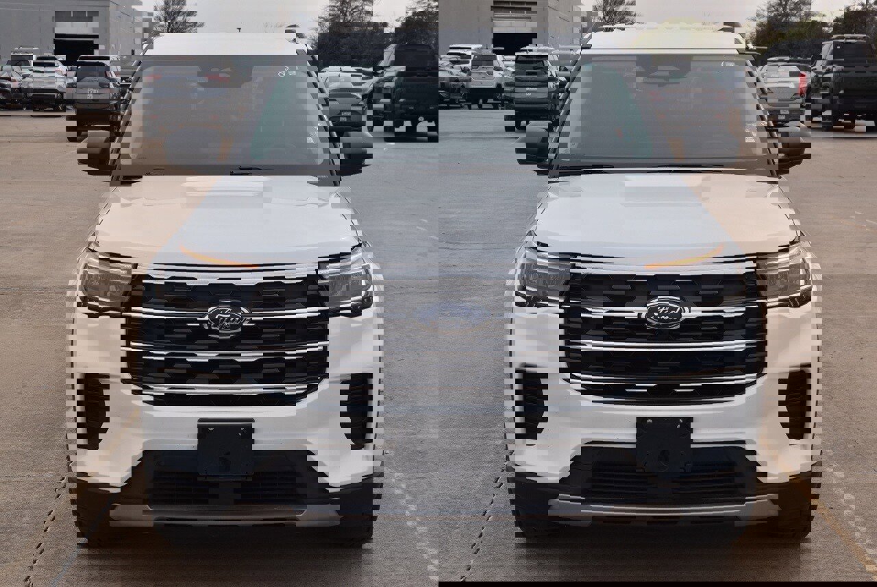 Certified 2025 Ford Explorer Active image 3