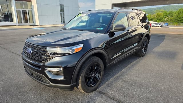 Certified 2024 Ford Explorer XLT w/ Equipment Group 202A AWD/4WD image 3