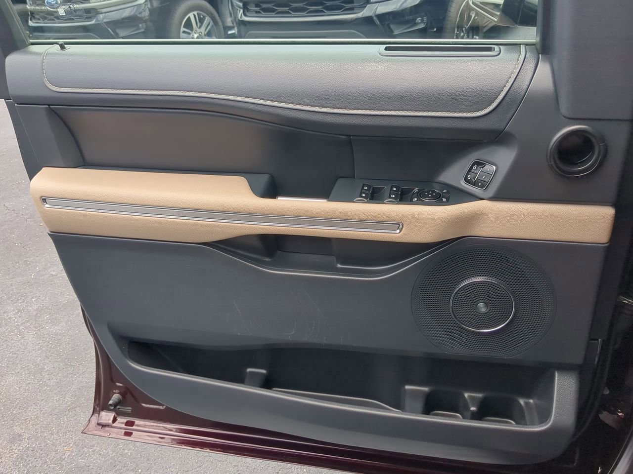 Certified 2024 Ford Expedition Limited image 31