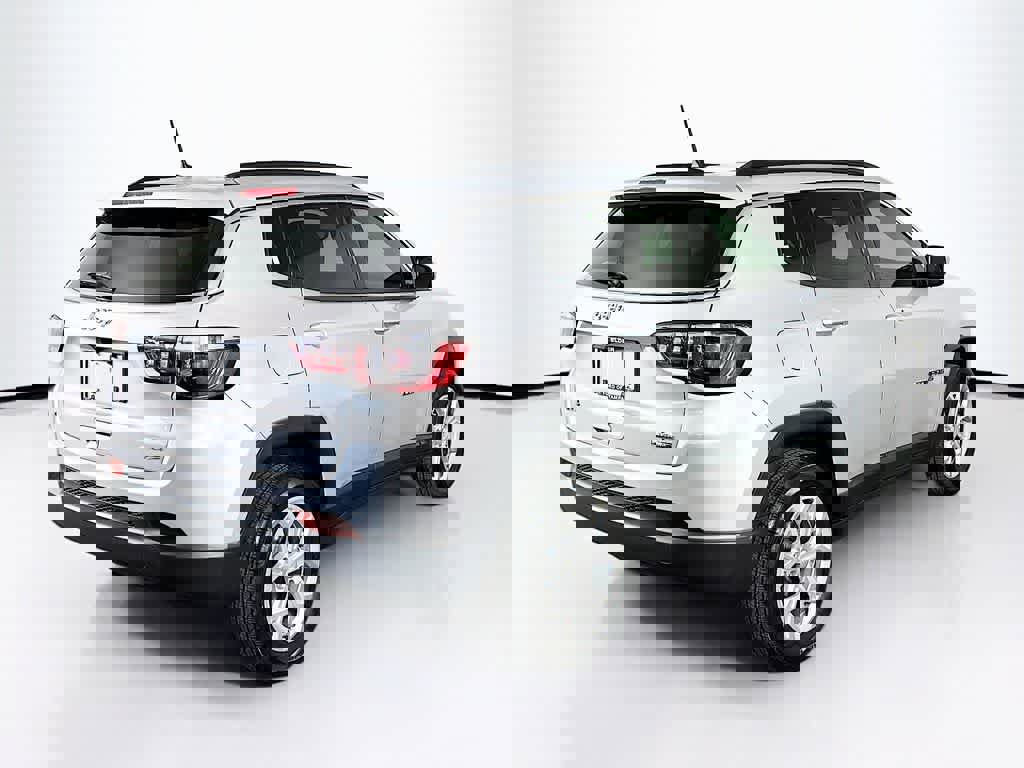 Used 2024 Jeep Compass Latitude image 25