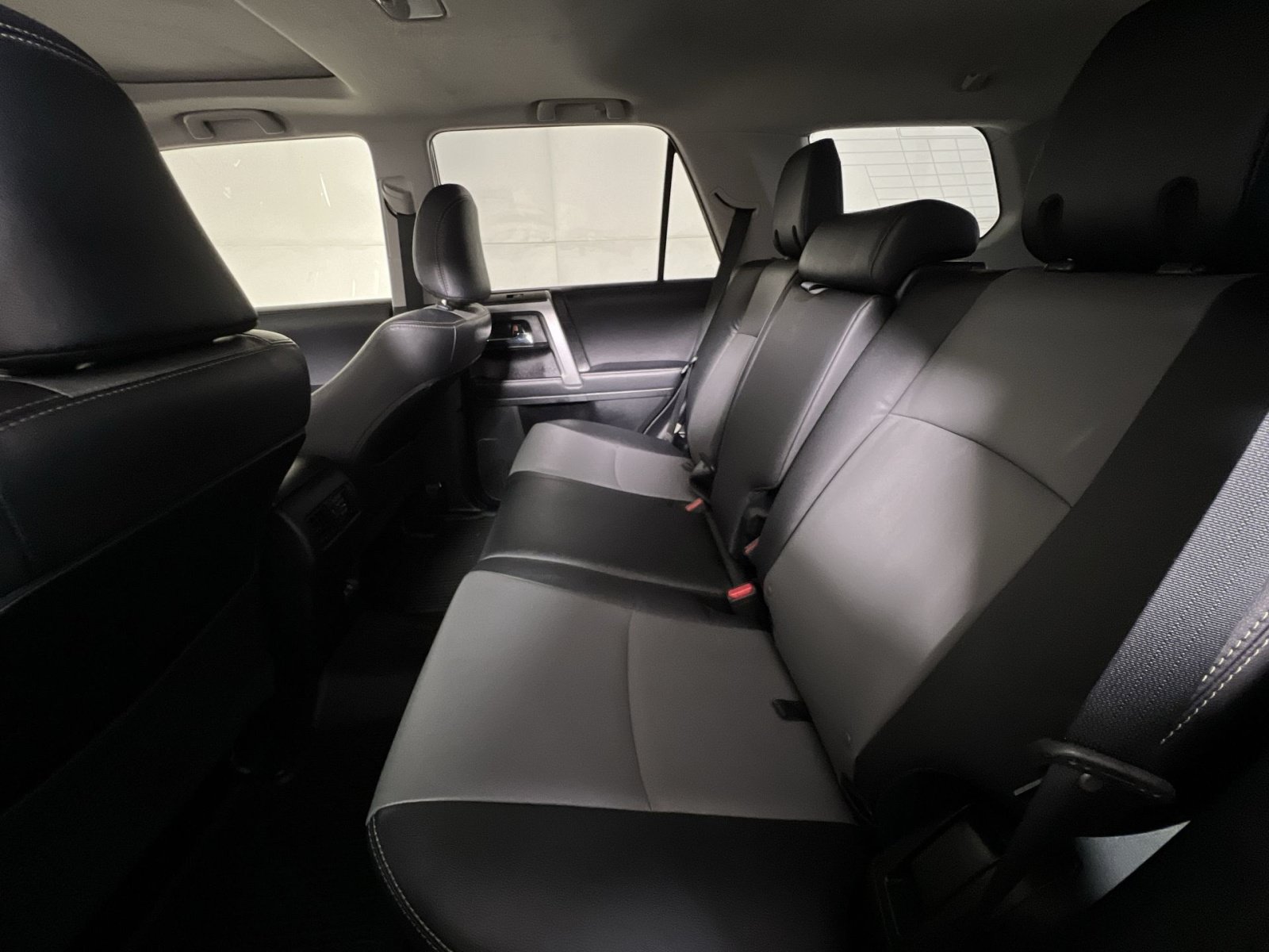 Used 2020 Toyota 4Runner SR5 Premium w/ Moonroof Package AWD/4WD image 23