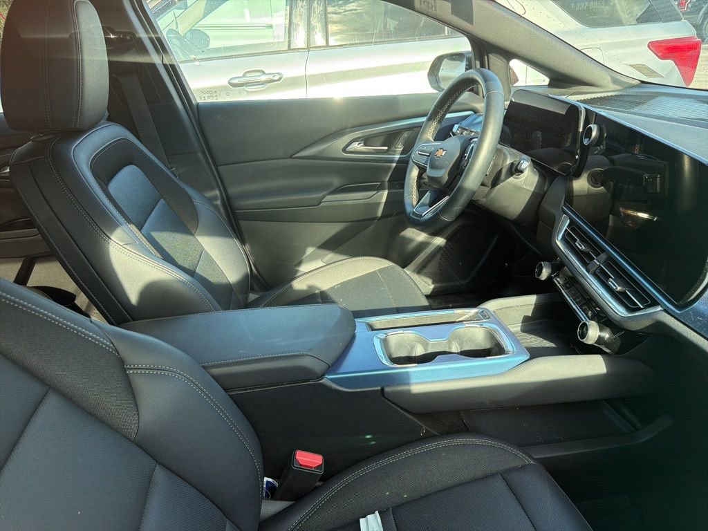 Used 2025 Chevrolet Equinox EV LT w/ Convenience Package image 14