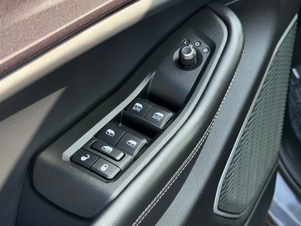 Used 2021 Jeep Grand Cherokee L Laredo w/ Luxury Tech Group I image 15