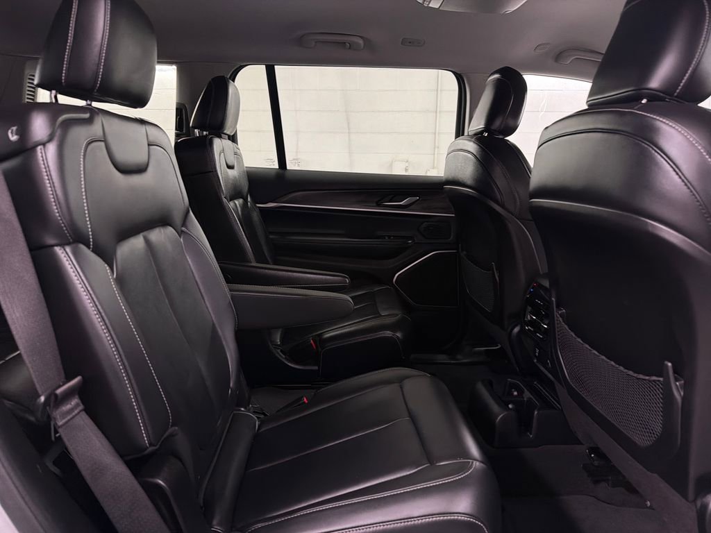 Used 2022 Jeep Grand Cherokee L Limited w/ Black Appearance Package AWD/4WD image 31