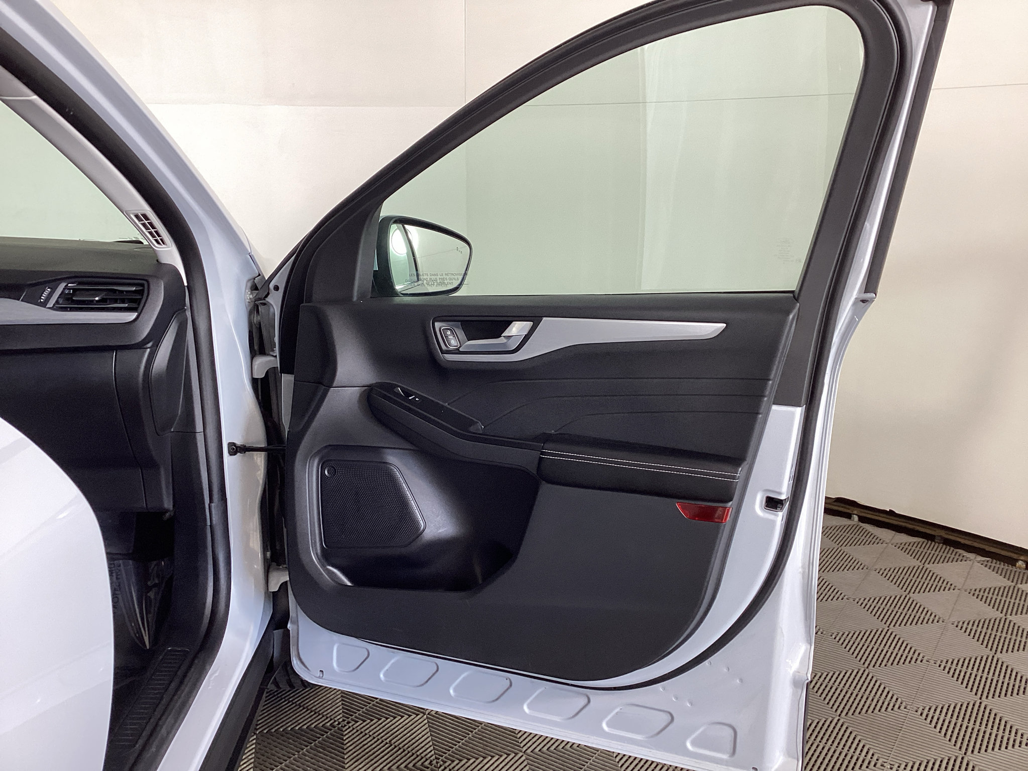 Certified 2025 Ford Escape Platinum AWD/4WD image 8