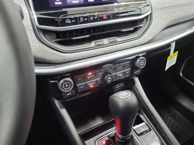 Used 2024 Jeep Compass Latitude w/ Convenience Group image 19