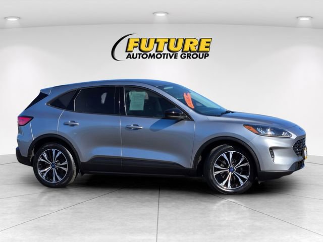 Certified 2022 Ford Escape SE w/ SE Sport Appearance Package FWD image 3