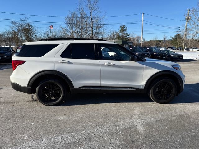 Certified 2022 Ford Explorer XLT w/ Equipment Group 202A image 5