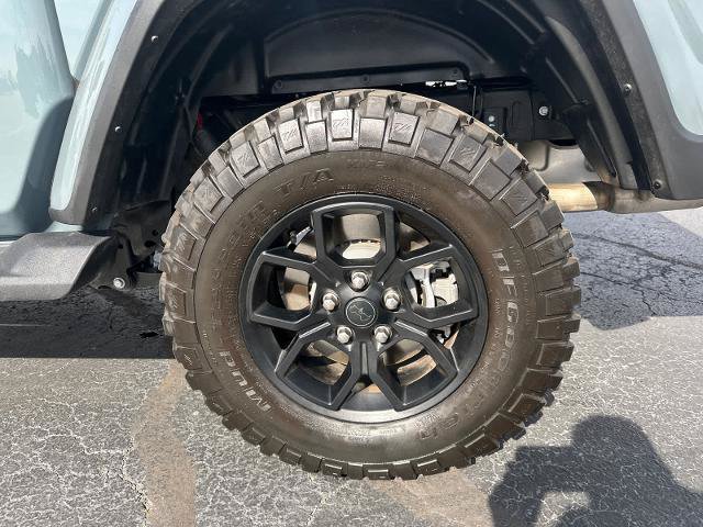Used 2025 Jeep Gladiator Sport AWD/4WD image 14