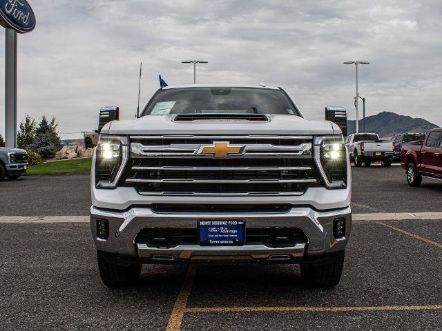 Used 2024 Chevrolet Silverado 2500 LTZ AWD/4WD image 2