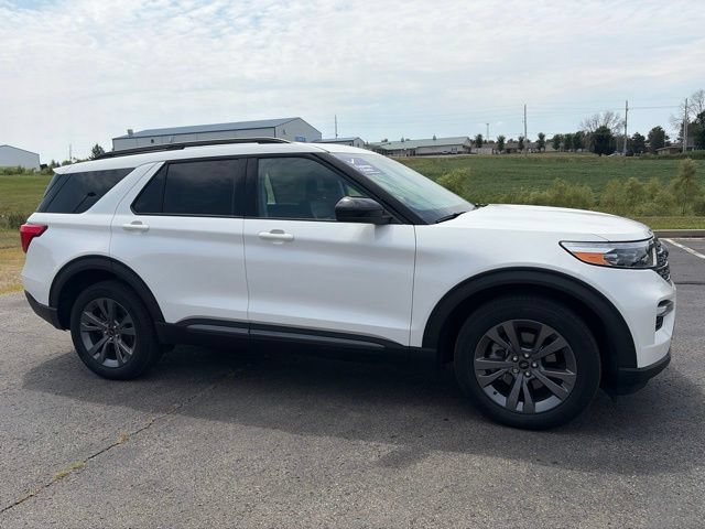 Certified 2024 Ford Explorer XLT w/ Equipment Group 202A AWD/4WD image 3