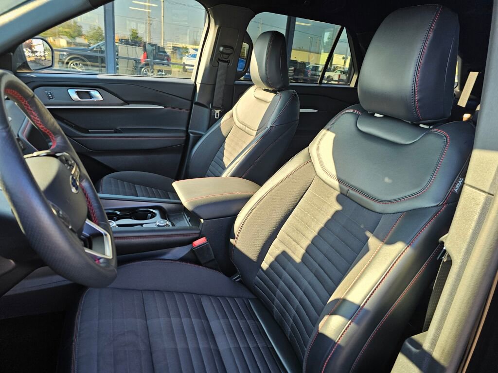 Certified 2025 Ford Explorer ST-Line image 19