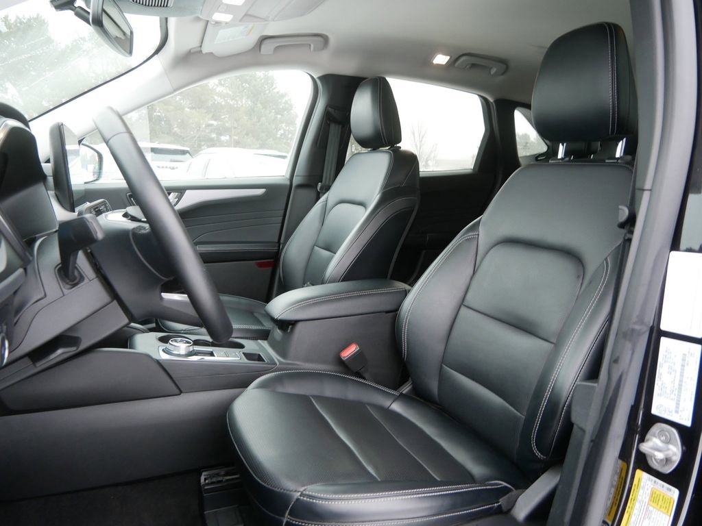 Certified 2024 Ford Escape Platinum image 10