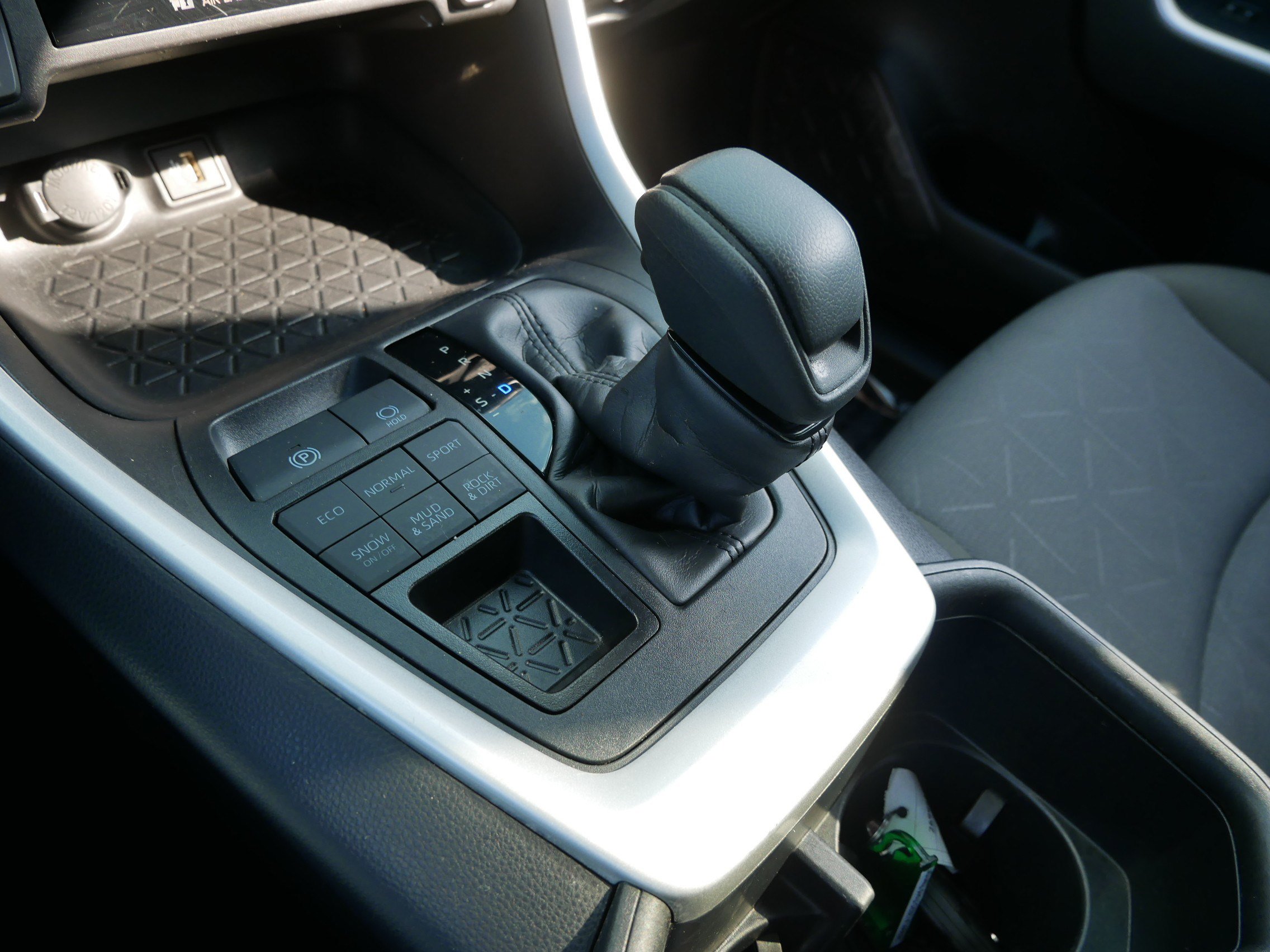 Used 2025 Toyota RAV4 XLE AWD/4WD image 24