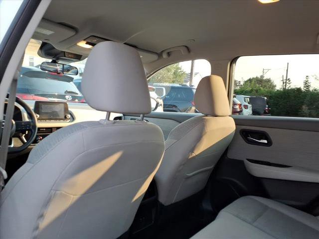 Used 2023 Nissan Rogue SV image 11