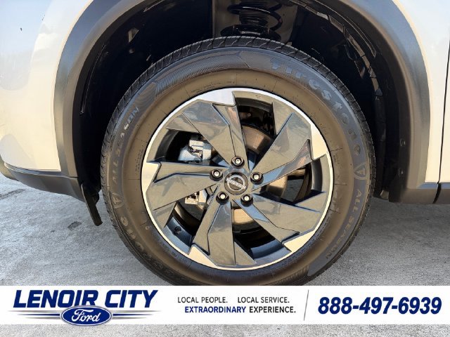 Used 2024 Nissan Rogue SV AWD/4WD image 22