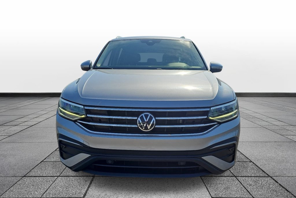 Used 2023 Volkswagen Tiguan SE FWD image 2