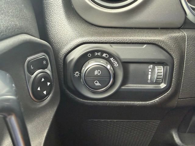 Used 2023 Jeep Gladiator Willys image 29