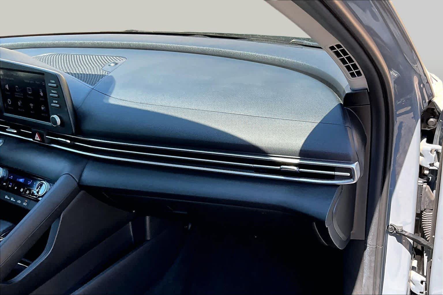 Used 2023 Hyundai Elantra SEL FWD image 19