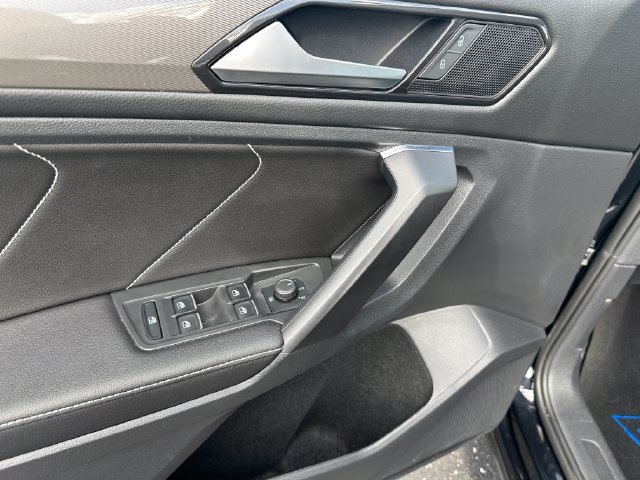 Used 2023 Volkswagen Tiguan SE AWD/4WD image 19