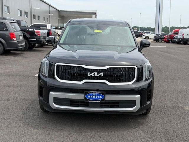 Used 2023 Kia Telluride LX AWD/4WD image 2