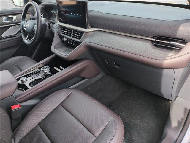 Certified 2025 Ford Explorer Platinum w/ LUX Leather Package image 22