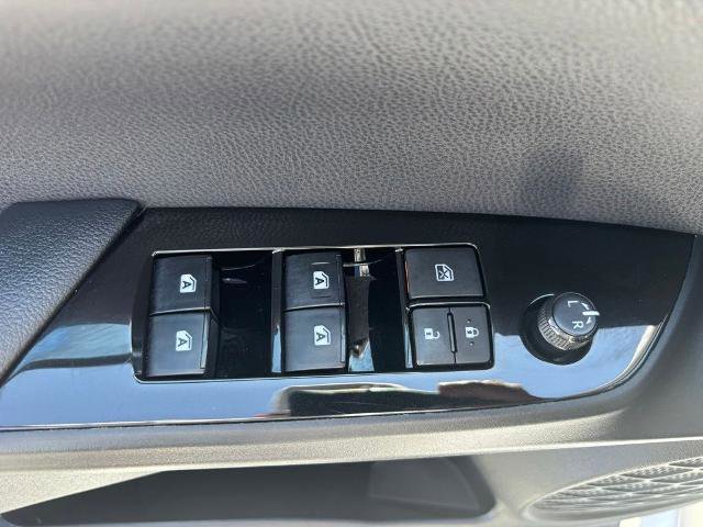 Used 2018 Toyota Prius Prime Premium FWD image 23