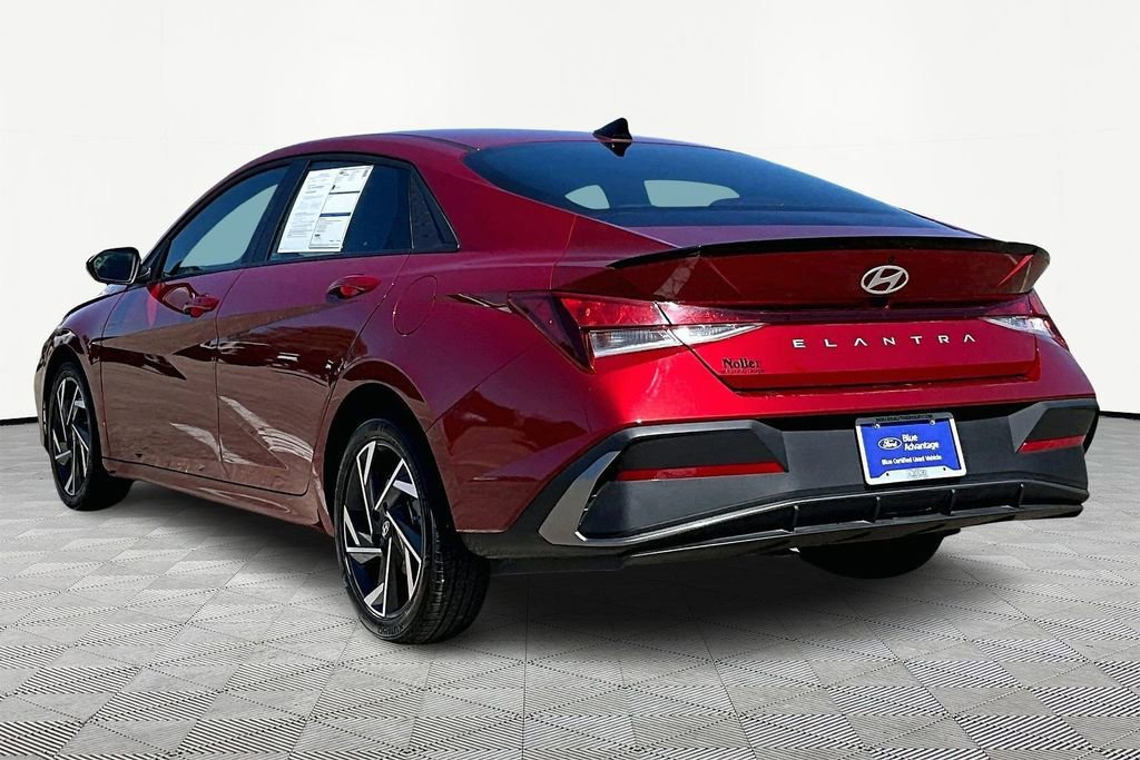 Used 2025 Hyundai Elantra Sport image 2