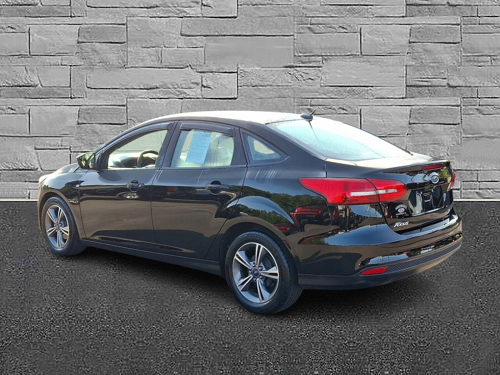 Certified 2018 Ford Focus SE w/ SE Appearance Package image 7