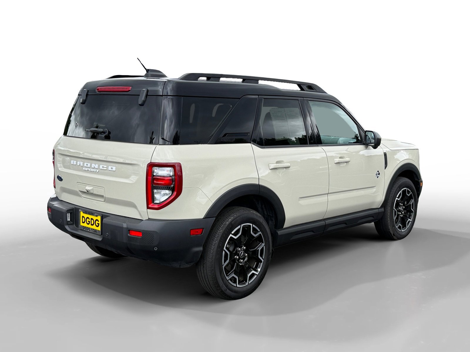Certified 2025 Ford Bronco Sport Outer Banks w/ Outer Banks Tech Package+ AWD/4WD image 4