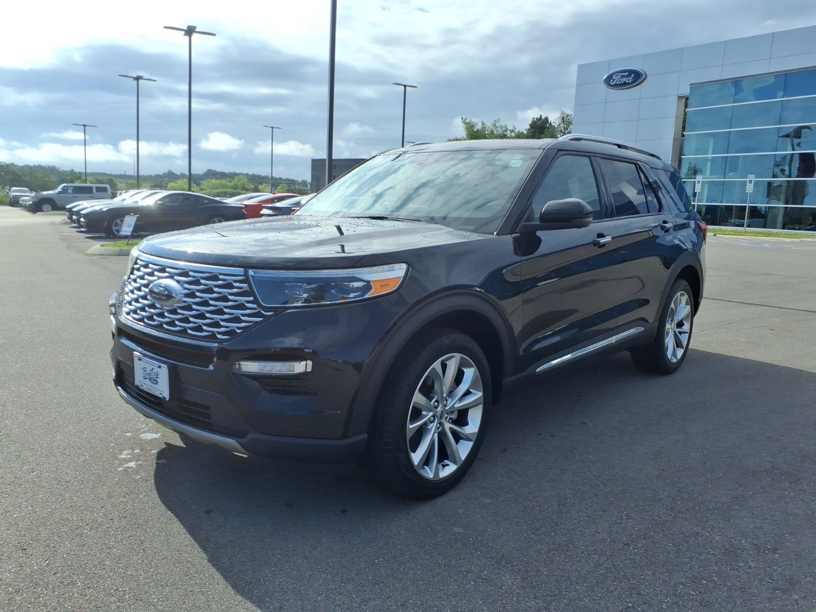 Certified 2023 Ford Explorer Platinum w/ Technology Package AWD/4WD image 7
