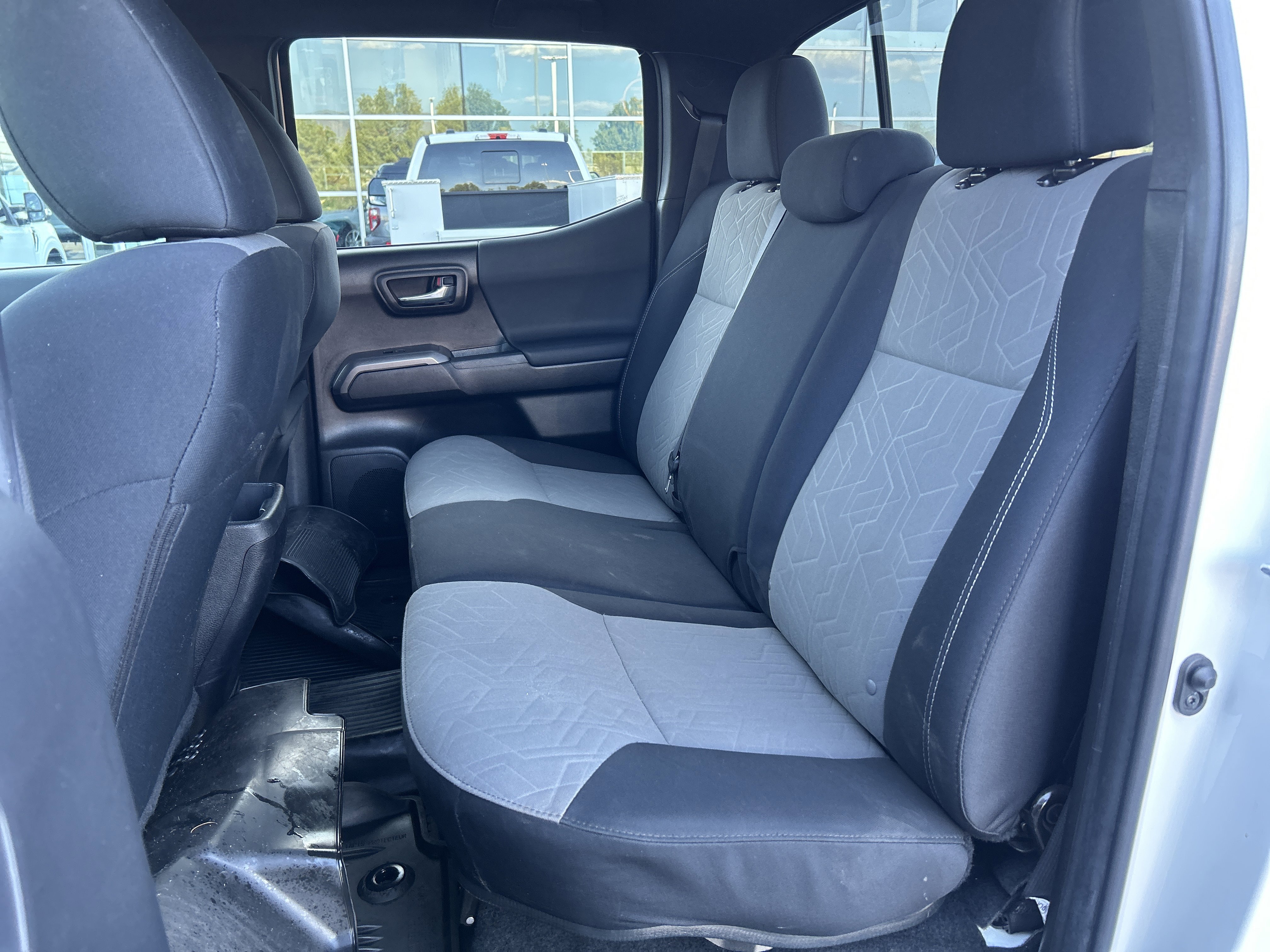 Used 2022 Toyota Tacoma TRD Off-Road AWD/4WD image 25