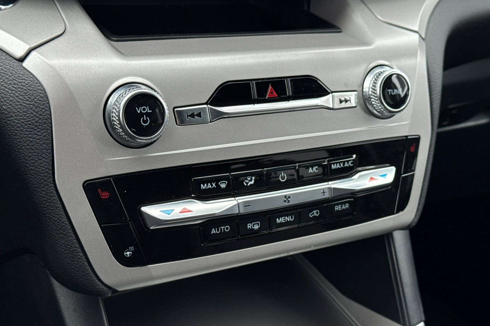 Certified 2023 Ford Explorer XLT w/ Equipment Group 202A image 23