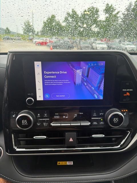 Used 2024 Toyota Highlander XLE AWD/4WD image 27