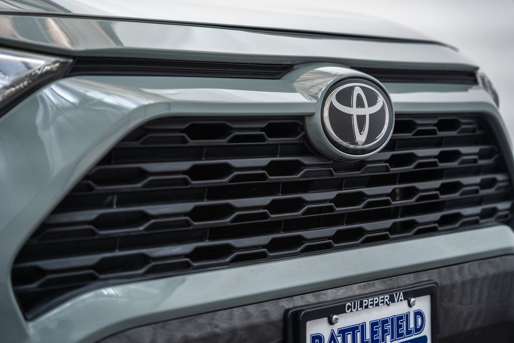 Used 2019 Toyota RAV4 XLE Premium w/ Cold Weather Package AWD/4WD image 13