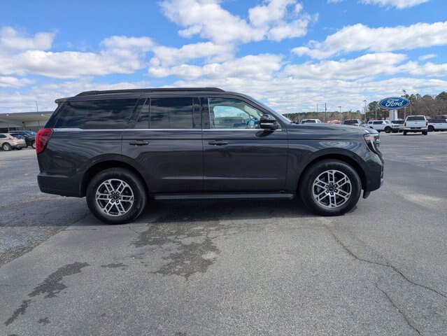 Certified 2025 Ford Expedition Active RWD image 3