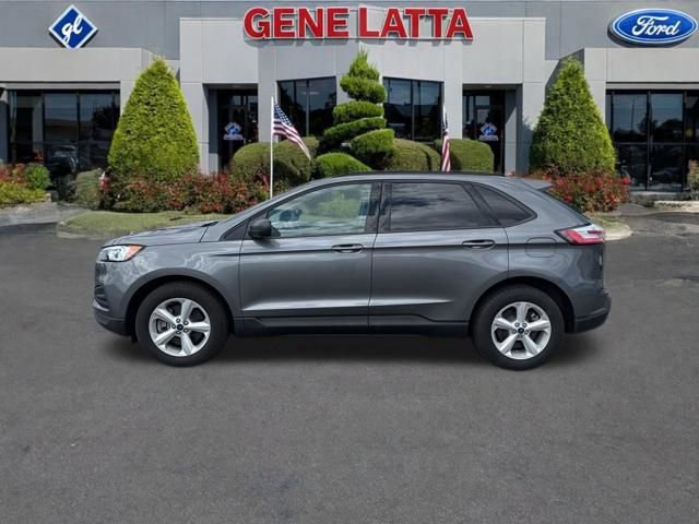 Certified 2022 Ford Edge SE image 2