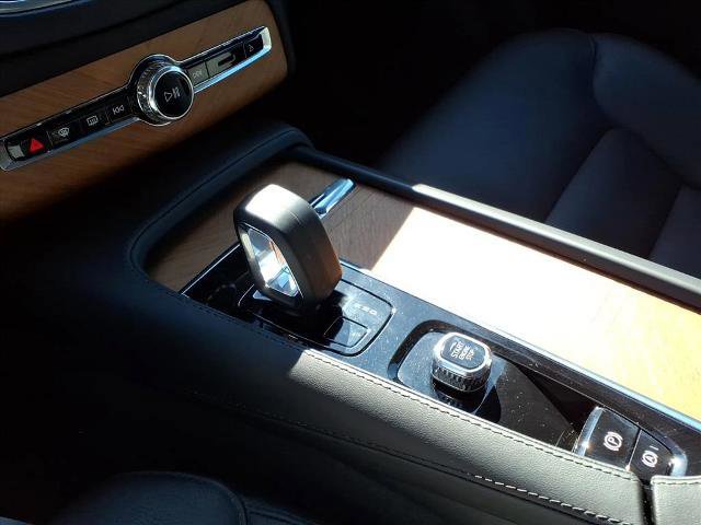 Used 2024 Volvo XC90 B6 Plus image 17