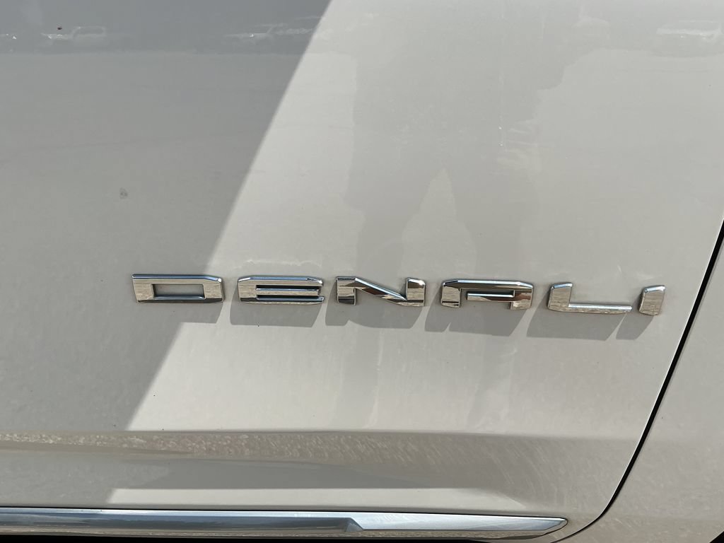 Used 2021 GMC Yukon Denali w/ LPO, Illumination Package AWD/4WD image 9