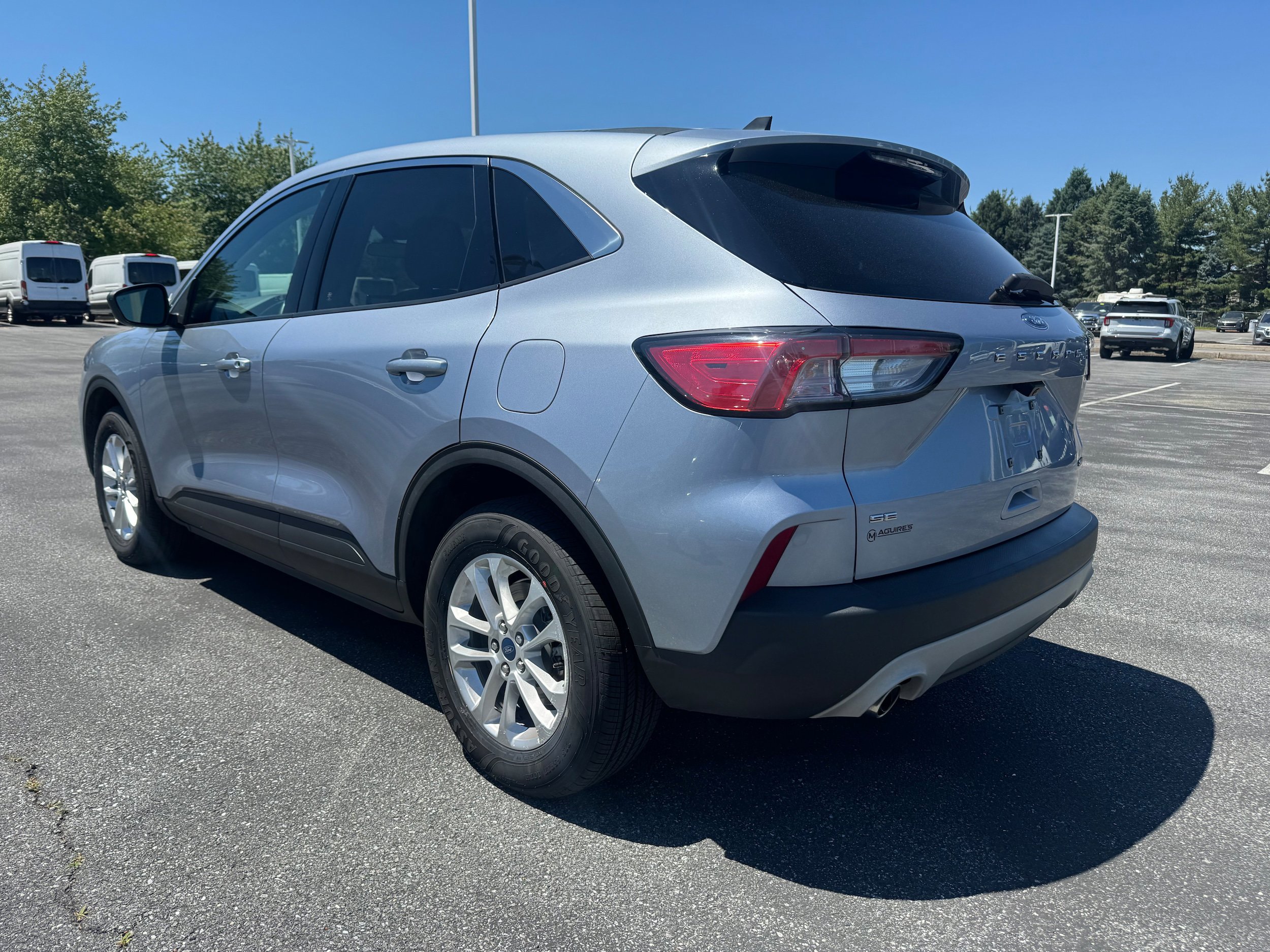 Certified 2022 Ford Escape SE w/ Cold Weather Package AWD/4WD image 3