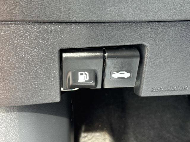 Used 2024 Nissan Kicks SV image 18