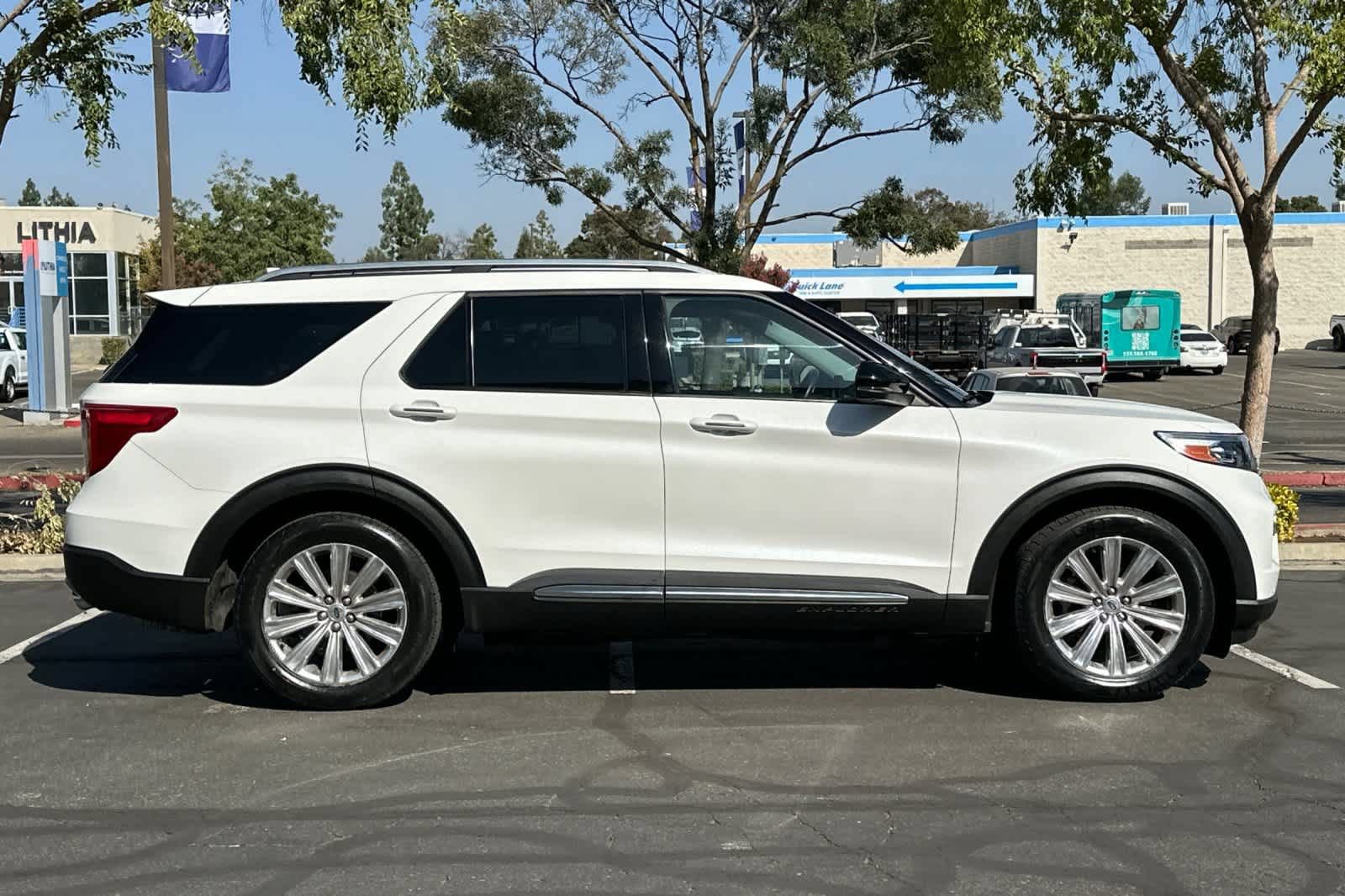 Certified 2023 Ford Explorer Limited w/ Limited Technology Package RWD image 9