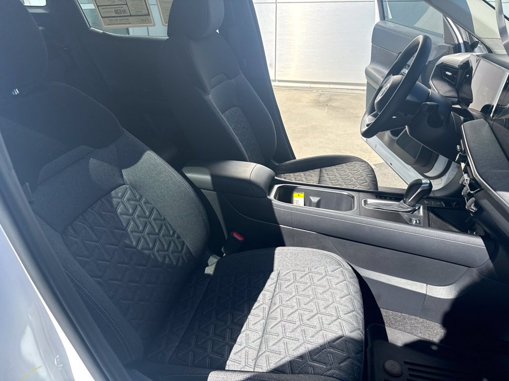 Used 2025 Nissan Kicks SV w/ SV Premium Package FWD image 31