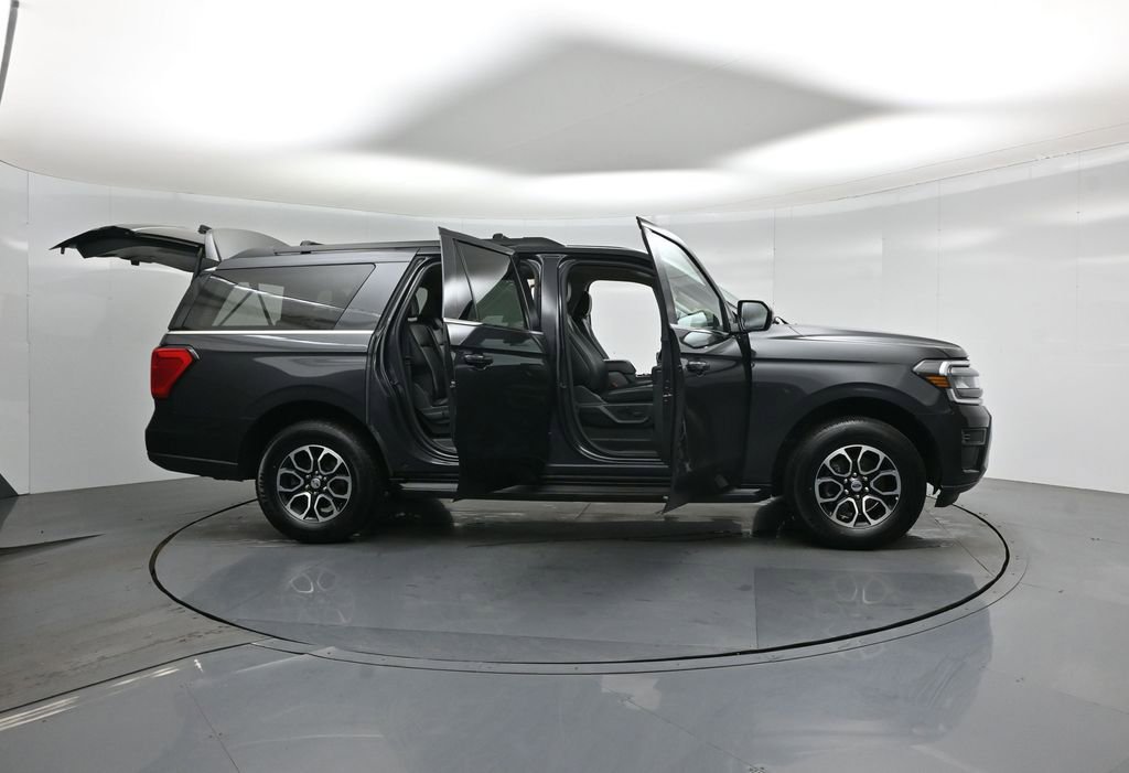 Certified 2024 Ford Expedition Max XLT image 5